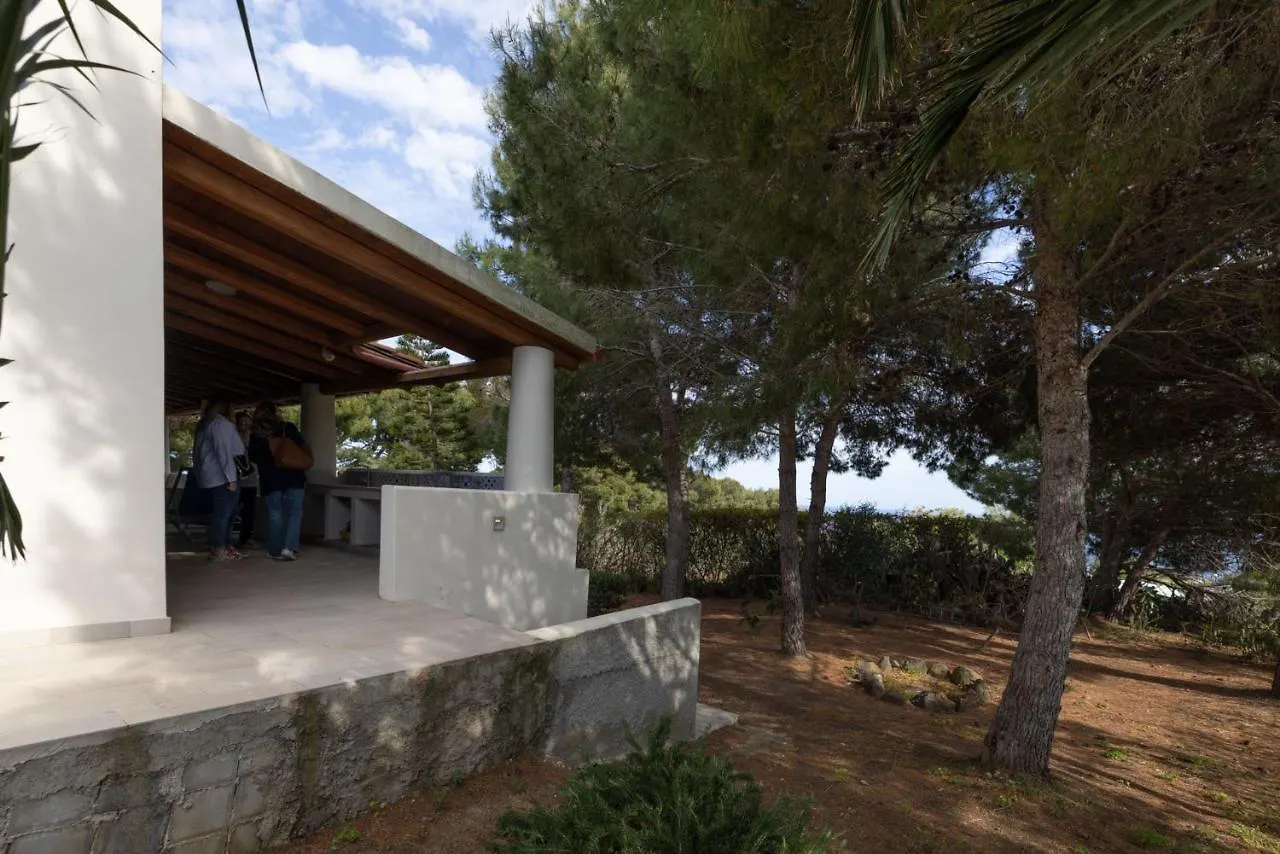 Villa Ustica Mari e Carlo Contrada Ogliastrello Isola di Ustica 0*,